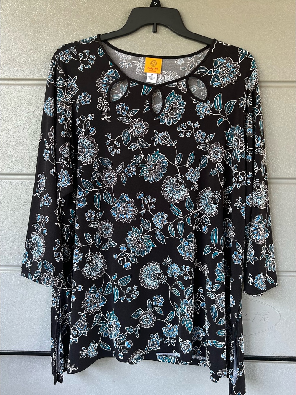 Women’s Black Floral Keyhole Tunic Top by Ruby Rd Women